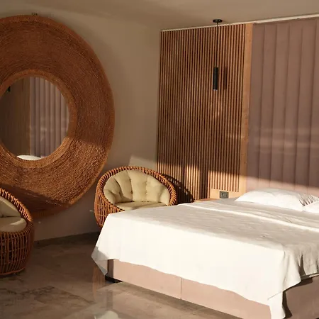 Ciftlique Hotel *